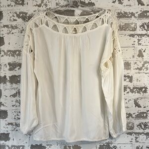 Boho Crochet-Yoke Long Sleeve Tunic in Cream